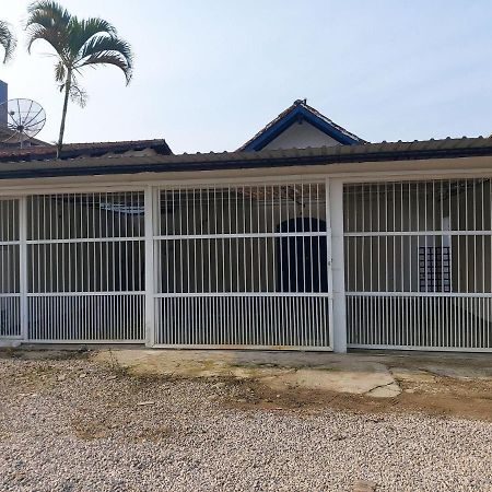 0005.04 - Maranduba - Casa - 3 Dorm - 14 Pess - 3 Quadras Do Mar - Piscina Coletiva - Wifi - Ar Condicionado Βίλα Ubatuba Εξωτερικό φωτογραφία